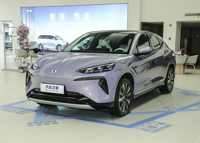 のんページ Denza N7 в автосалоні E-SKM